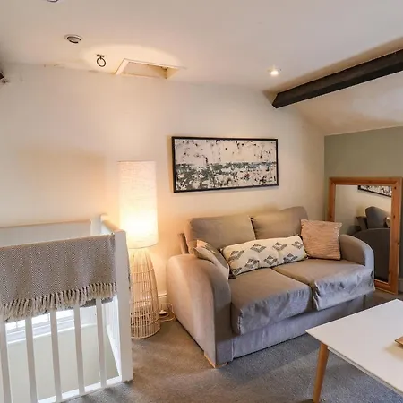 بيت للعطل Corner House