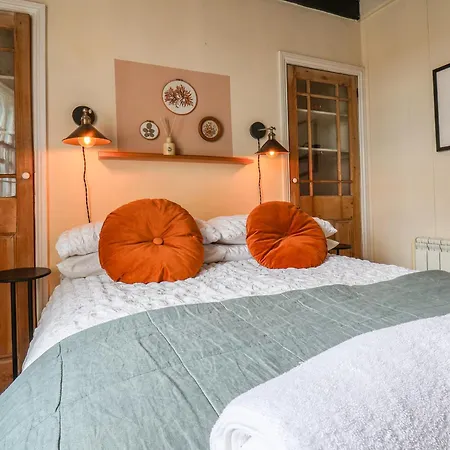 Corner House * سولتبرن باي ذا سي