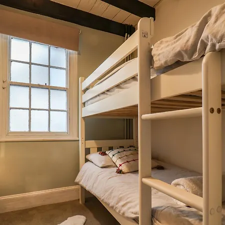 بيت للعطل Corner House
