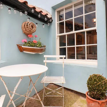 بيت للعطل Corner House